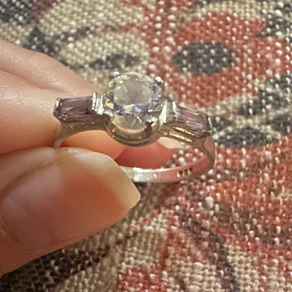 Elegant Silver Ring with Clear Gemstone